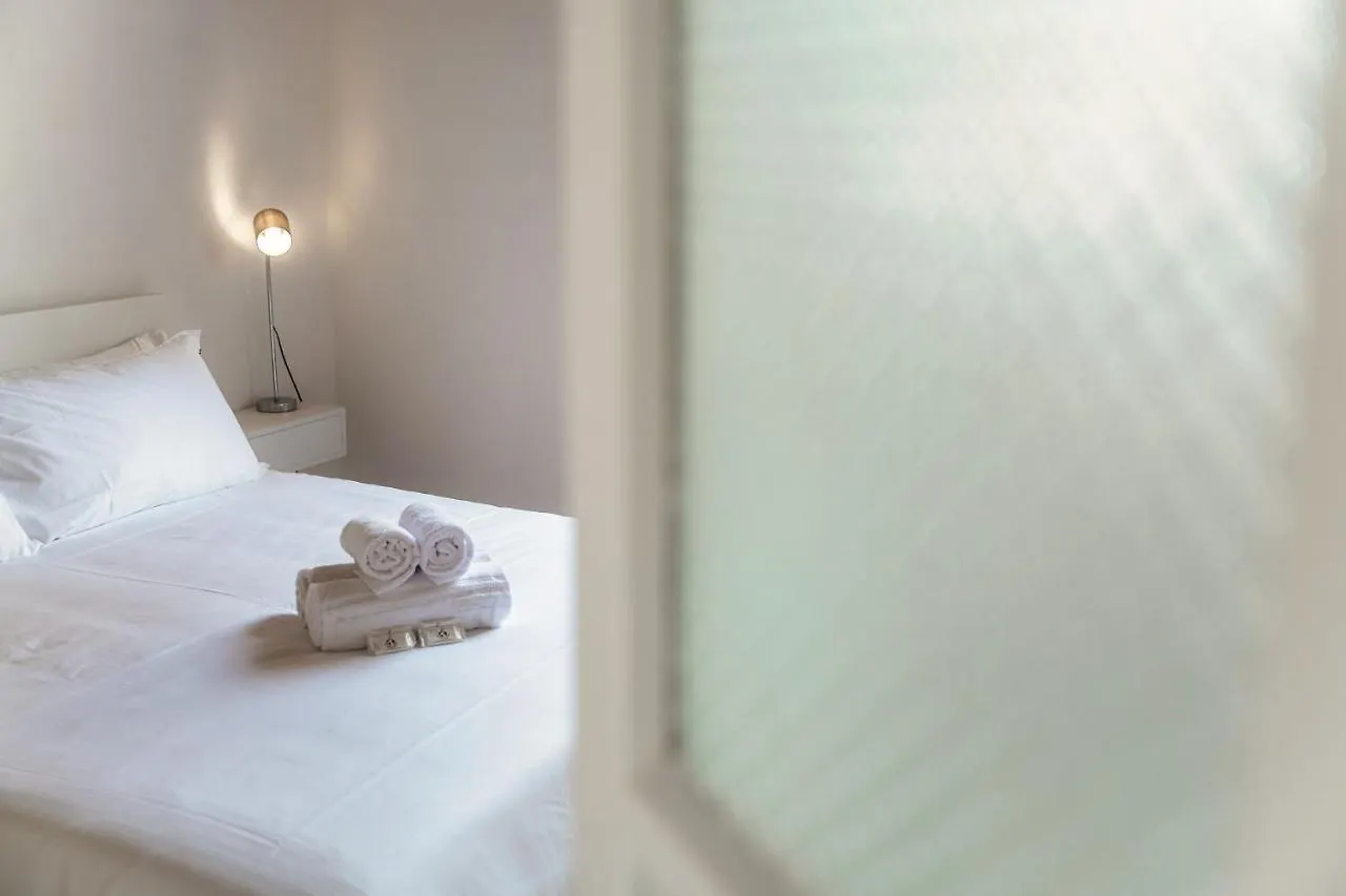 Apartment Silvia Como House - The House Of Travelers
