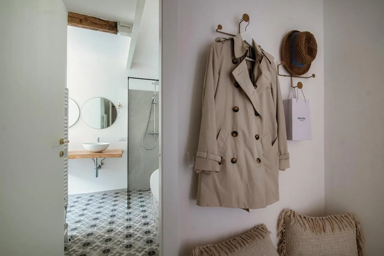 Silvia Como House - The House Of Travelers Italy