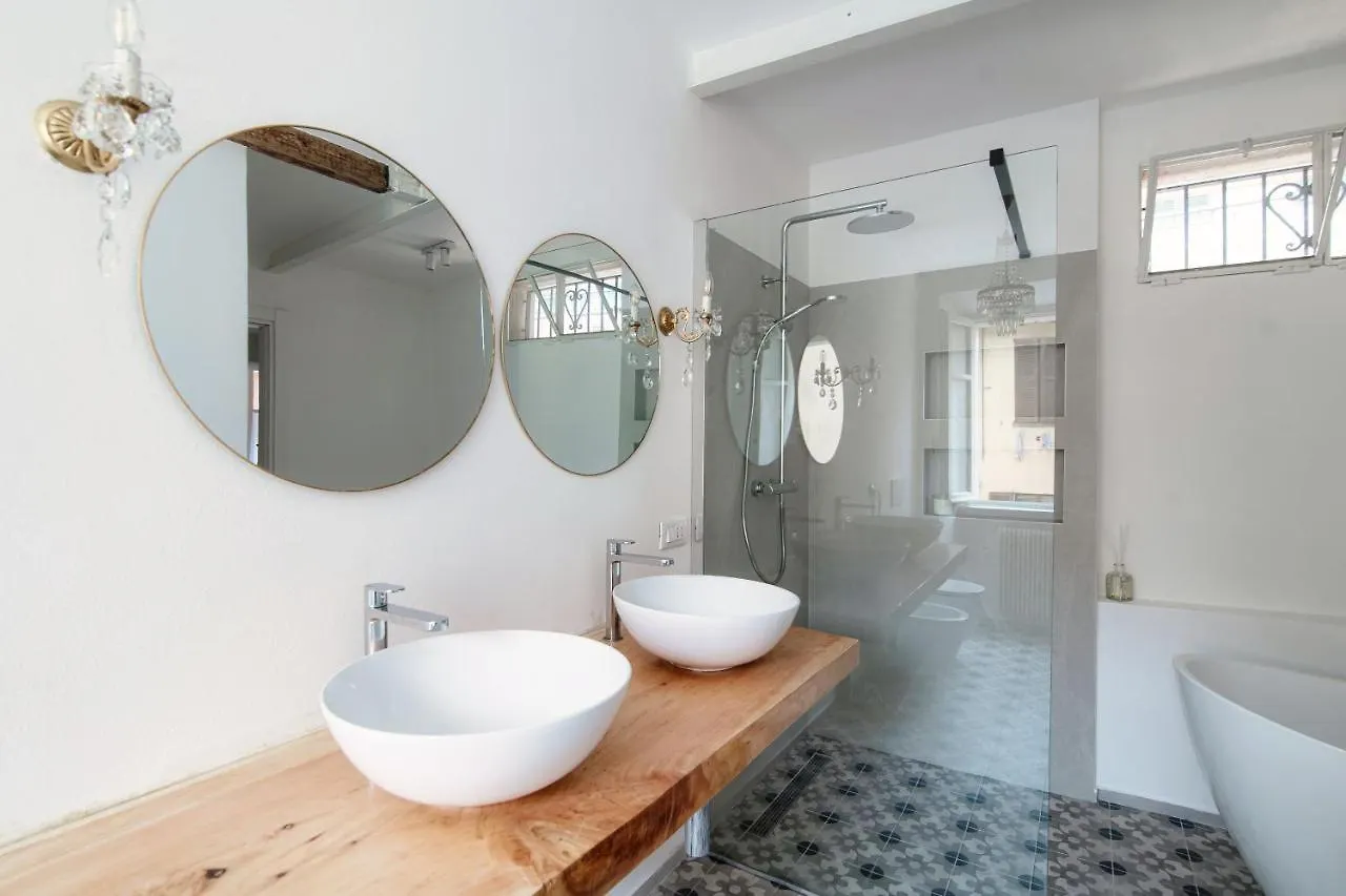 Apartament Silvia Como House - The House Of Travelers Włochy