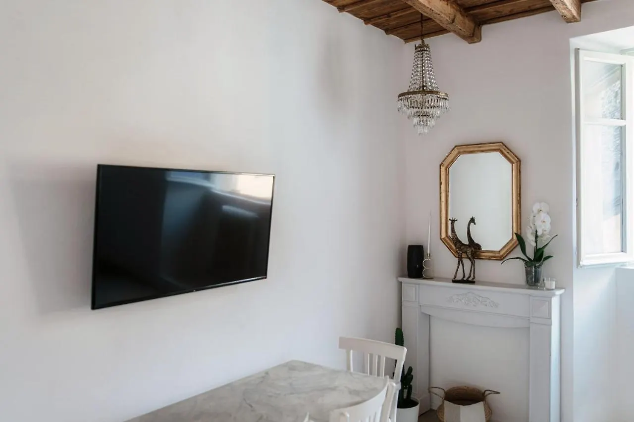 Silvia Como House - The House Of Travelers