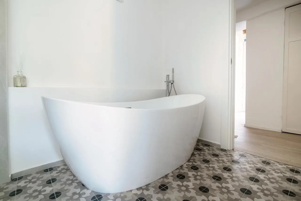 Apartment Silvia Como House - The House Of Travelers
