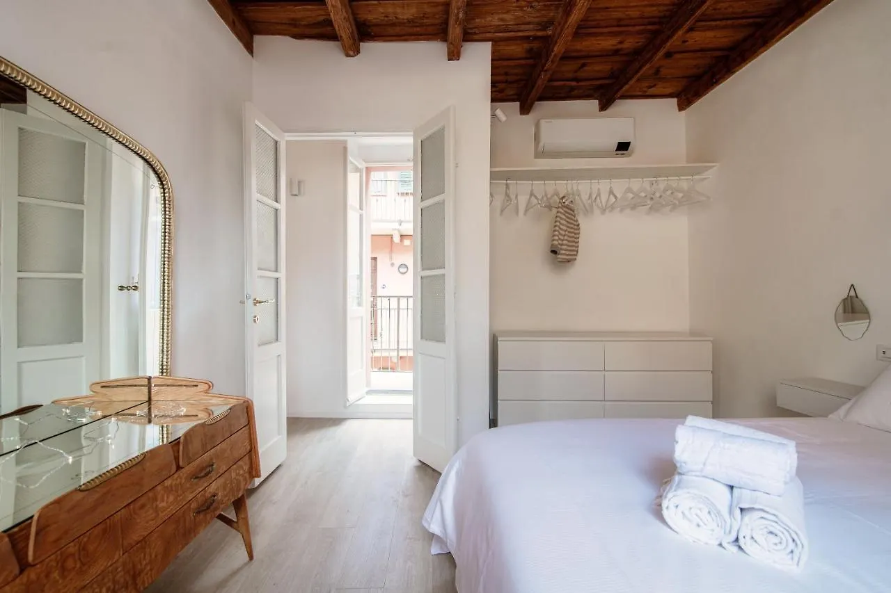 Silvia Como House - The House Of Travelers
